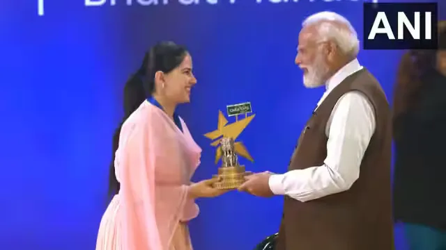 Jaya Kishori with Best Creator for Social Change Award